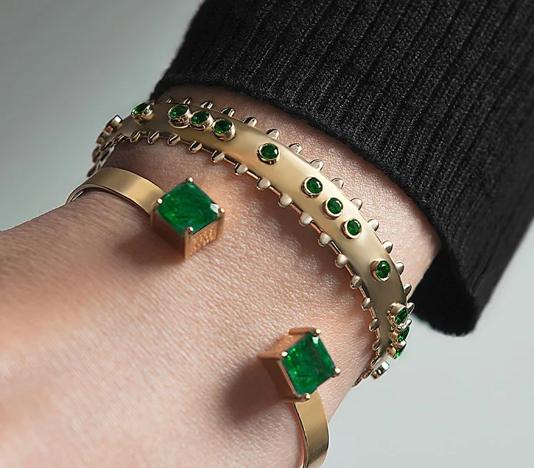 تصویر دستبند طلا زرد زنانه با سنگ زمرد سبز از گالری طلا زمرد