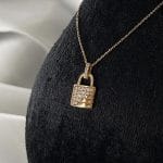 گردنبند قفل