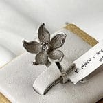 انگشتر گل لیلیوم