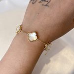 دستبند طلا ونکلیف همایون کیم نیو وزن 3.85 گرم