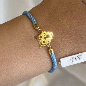 دستبند با بند بافت آبی طرح جغد با طلای ۱۸ عیار و وزن ۰.۱۳ گرم