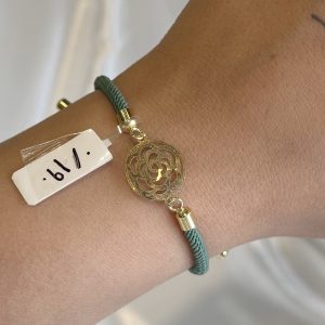 دستبند با بند بافت سبز طرح گل با طلای ۱۸ عیار و وزن ۰.۱۹ گرم