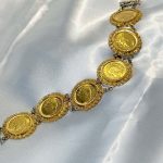 دستبند سکه پهلوی طلای ۱۸ عیار بدون اجرت وزن ۵۲.۲۸۰ گرم