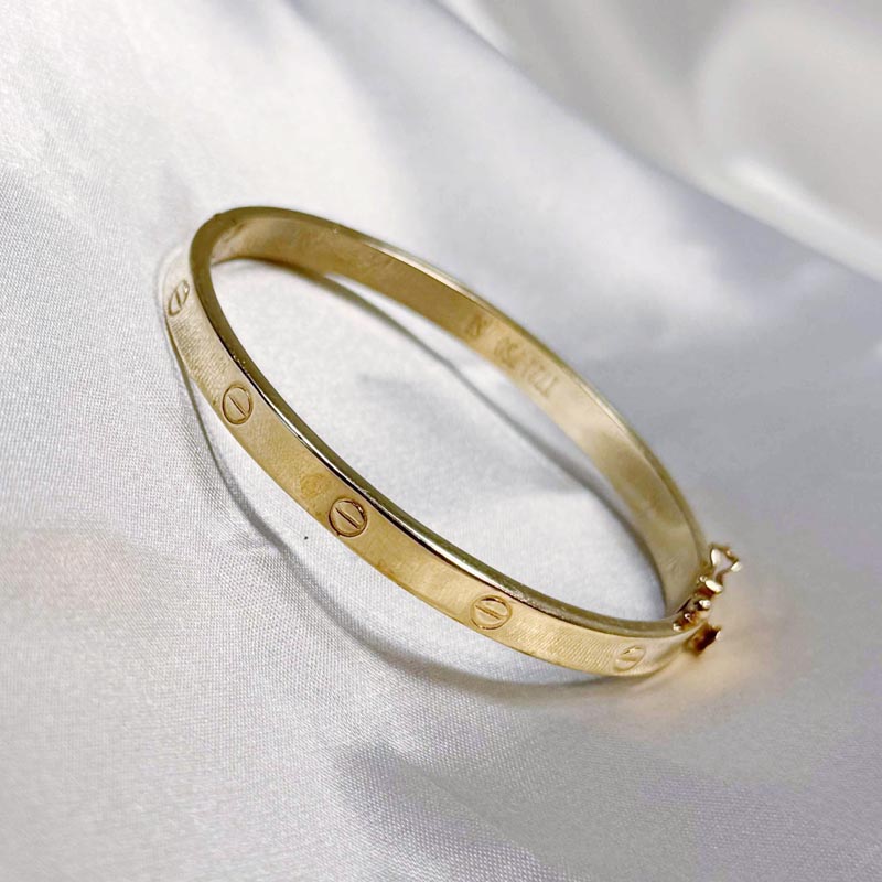 cartier-love-bangle-7.47g-zomorod-gallery دستبند النگویی کارتیر لاو طلا ۱۸ عیار وزن ۷.۴۷۰ گرم – بدون اجرت – گالری طلا زمرد