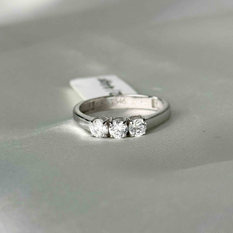 انگشتر سولیتر اتمی طلا ۱۸ عیار زنانه وزن ۲.۴۴ گرم – گالری طلا زمرد