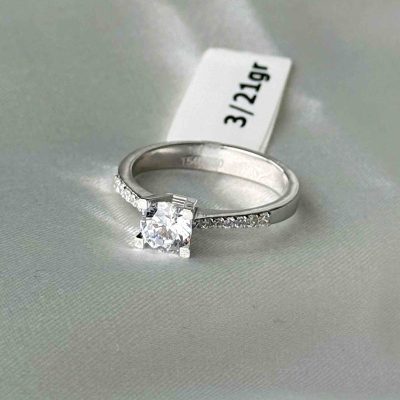 انگشتر سولیتر اتمی طلا ۱۸ عیار زنانه وزن ۳.۲۱ گرم – گالری طلا زمرد