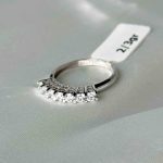 انگشتر سولیتر اتمی طلا ۱۸ عیار زنانه وزن ۲.۳۰۰ گرم – گالری طلا زمرد