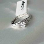 انگشتر سولیتر اتمی طلا ۱۸ عیار زنانه وزن ۳.۲۸ گرم – گالری طلا زمرد