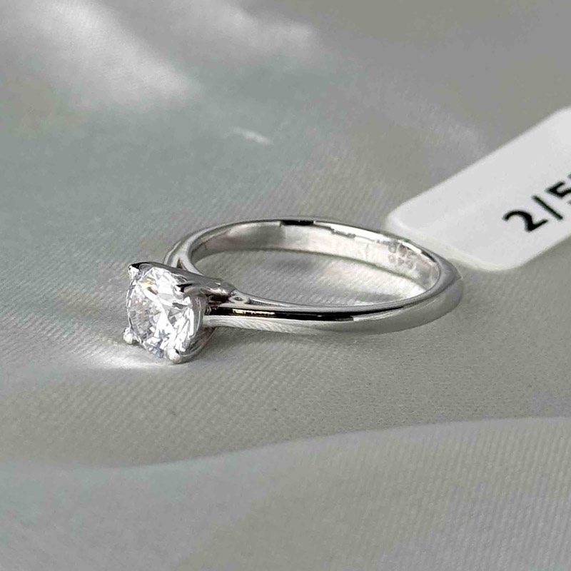 انگشتر سولیتر اتمی طلا ۱۸ عیار زنانه وزن ۲.۵۵ گرم – گالری طلا زمرد