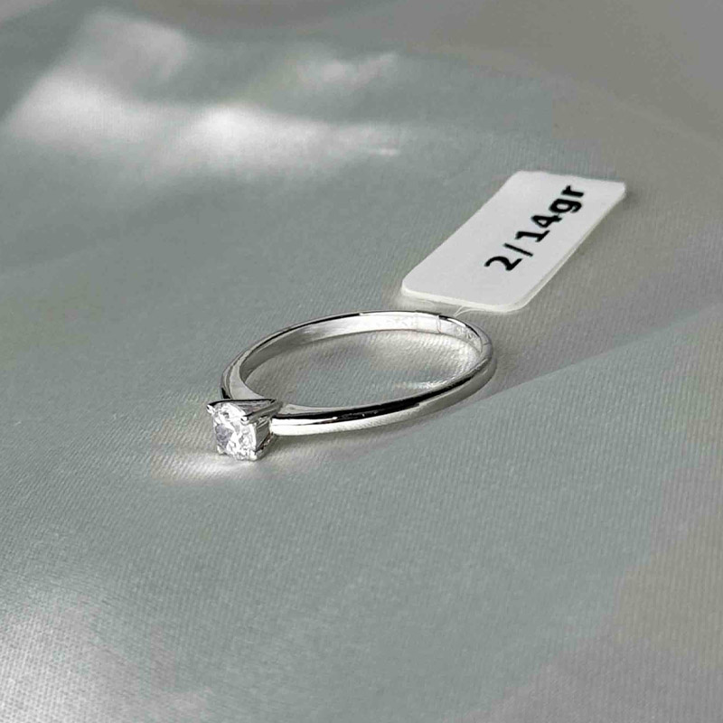 انگشتر سولیتر اتمی طلا ۱۸ عیار زنانه وزن ۲.۱۴۰ گرم – گالری طلا زمرد