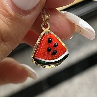آویز طرح هندوانه طلا ۱۸ عیار وزن ۰.۲۶ گرم – بدون اجرت – گالری زمرد