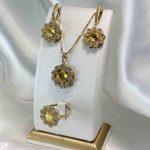 نیم ست گل طلا – گوشواره 11.150 و آویز 6.050 – بدون اجرت – گالری طلا زمرد