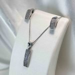 نیم ست نگین‌دار طلا – گوشواره 2.620 و آویز 1.810 – بدون اجرت – گالری طلا زمرد