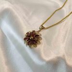 آویز گل طلا وزن 3.080 – بدون اجرت – گالری طلا زمرد