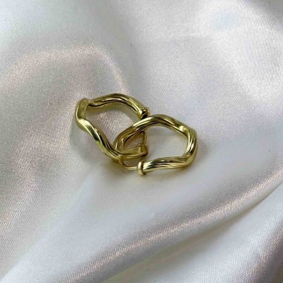 گوشواره حلقه‌ای دفرمه طلا وزن 2.560 – بدون اجرت – گالری طلا زمرد