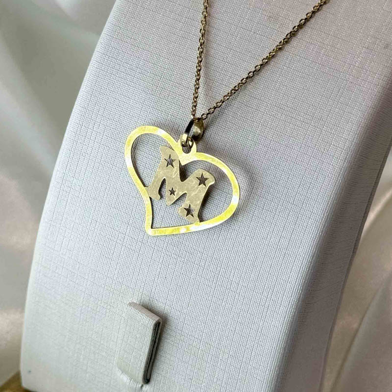 gold-letter-m-pendant-610-sot آویز حرف M طلای ۱۸ عیار وزن ۶۱۰ سوت – بدون اجرت و مناسب هدیه