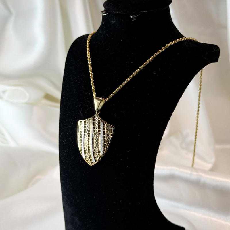 trashe-gold-pendant-no-wage-3-730. آویز تراشه طلا بدون اجرت وزن 3/730 گرم