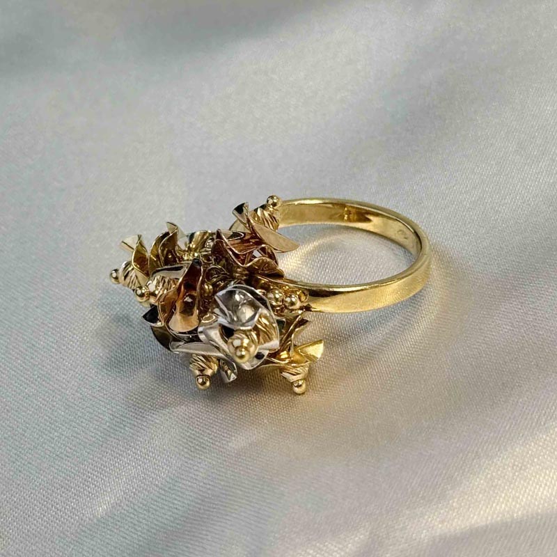 انگشتر طلا فلاور دو رنگ بدون اجرت وزن 9/550 گرم از گالری طلا زمرد