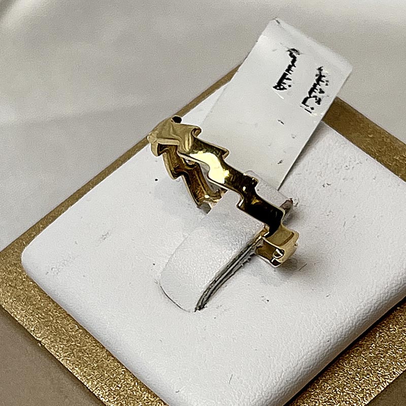 انگشتر طلا مینیمال طرح مارپیچ هندسی وزن 1/600 گرم از گالری طلا زمرد