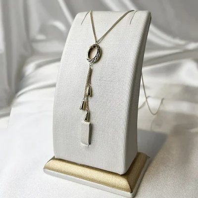 گردنبند طلا آویزدار مینیمال ۱۸ عیار – جواهری زمرد