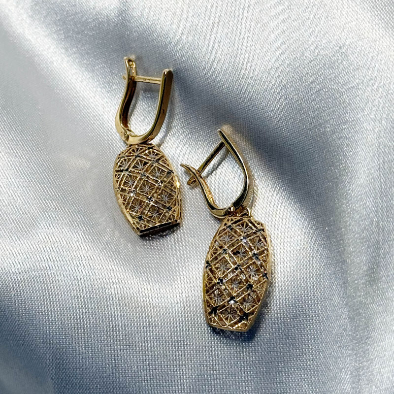 گوشواره تراشه طلا ۱۸ عیار ۳.۵۵۰ گرم – جواهری زمرد
