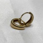goshvareh-tala-halghei-omega-1-48g/ گوشواره طلا حلقه‌ای طرح امگا وزن ۱.۴۸ گرم – جواهری زمرد