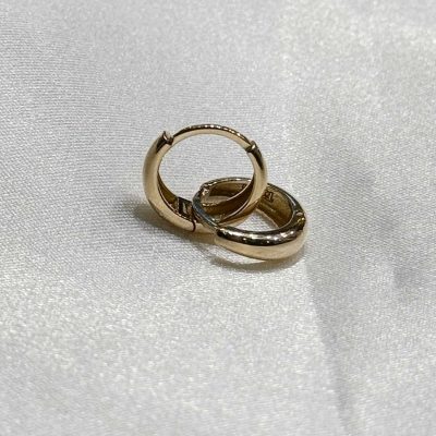 گوشواره طلا حلقه‌ای طرح امگا وزن ۱.۲۹ گرم – جواهری زمرد