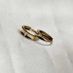 گوشواره طلا حلقه‌ای طرح امگا وزن ۱.۱۸ گرم – جواهری زمرد