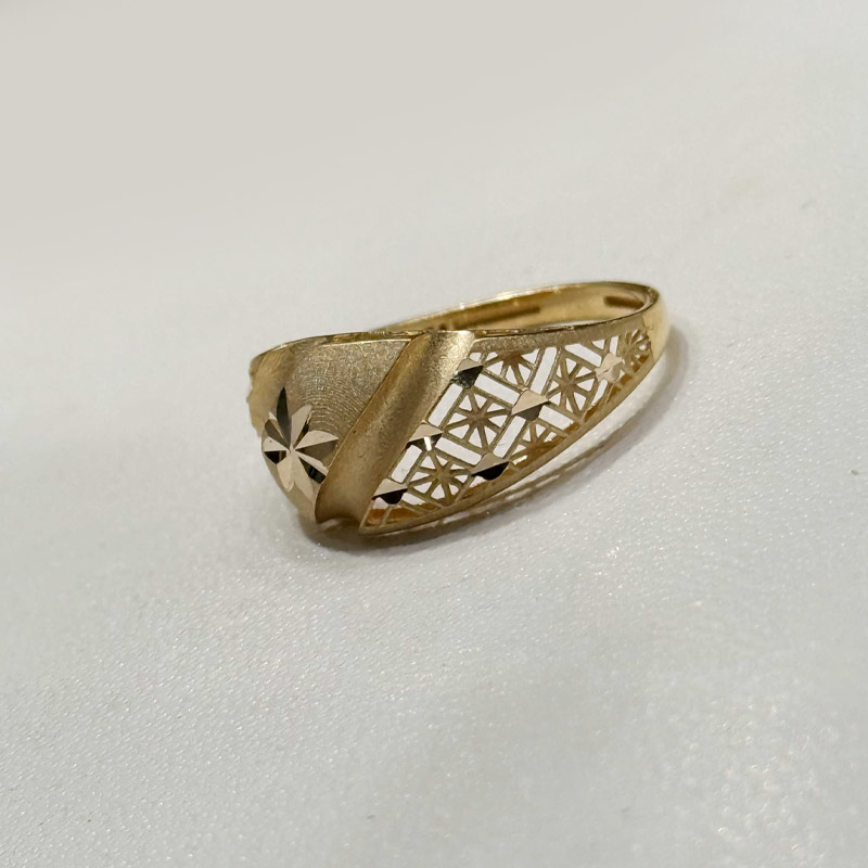 64 انگشتر تراش سوپر طلا ۱۸ عیار وزن ۱.۴۵ گرم – جواهری زمرد