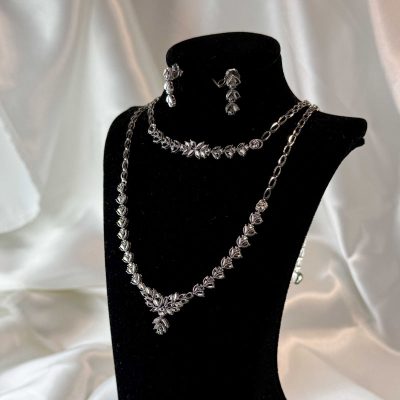 سرویس طلا پرسی یاسی سفید با وزن ۱۳.۵ گرم