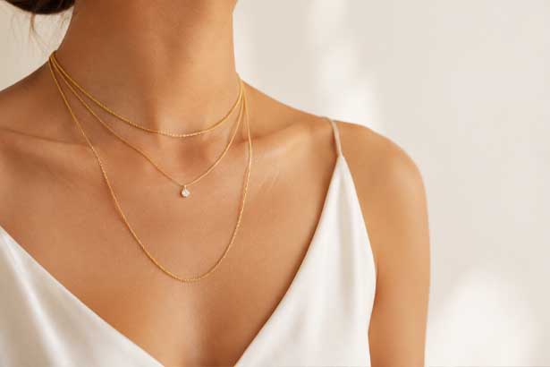 راهنمای انتخاب طول زنجیر طلا زنانه؛ کدام سایز برای شما مناسب است؟