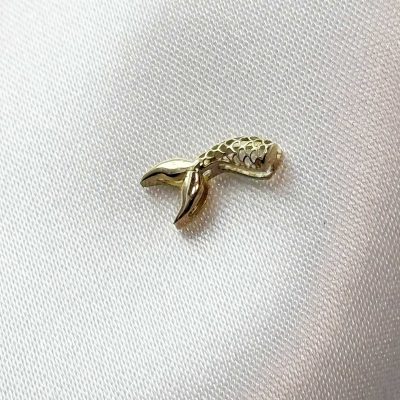 پلاک طلا مدل ماهی دریایی بسیار ظریف وزن ۰.۲۱۰ گرم – طلای ۱۸ عیار جواهری زمرد